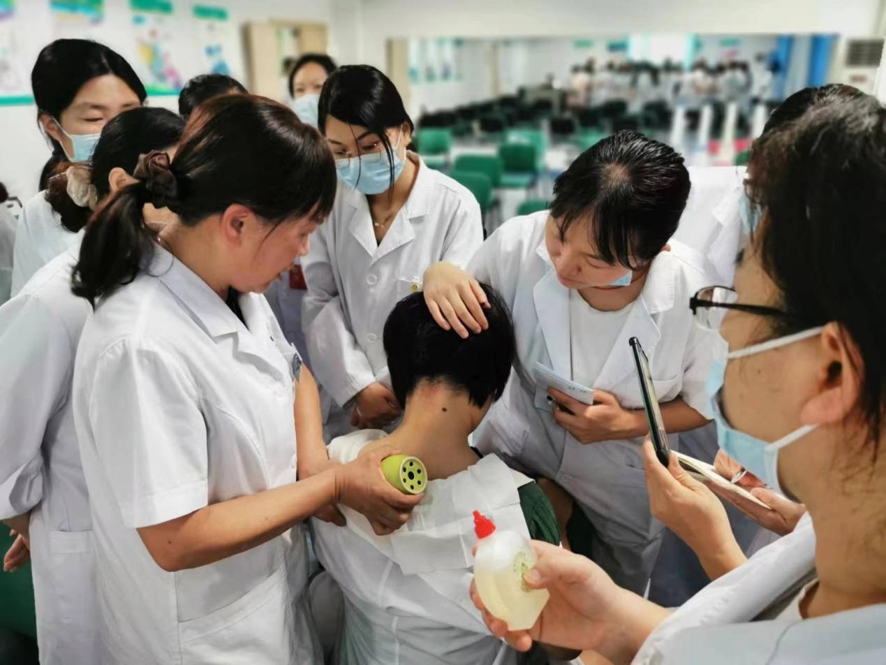 弘扬中医药文化，为师生健康护航 校医院举办中医适宜技术培训班