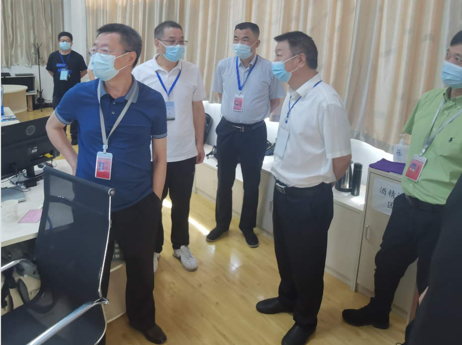 工委委员周启红,校党委常委,副校长杜冬云,校党委副书记,副校长宋发军
