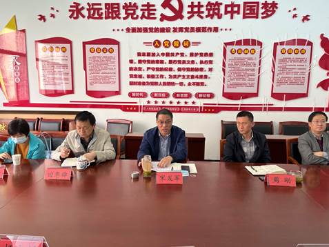 校领导宋发军深入学院与青年教师开展工作座谈会