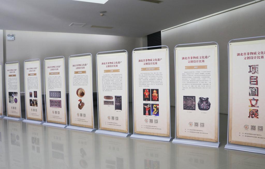 国潮浪花绽放艺术之美 “最美国潮”民族非遗文创设计大赛优秀作品展开幕